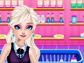 Elsa Cooking Ice Cream Sandwiches